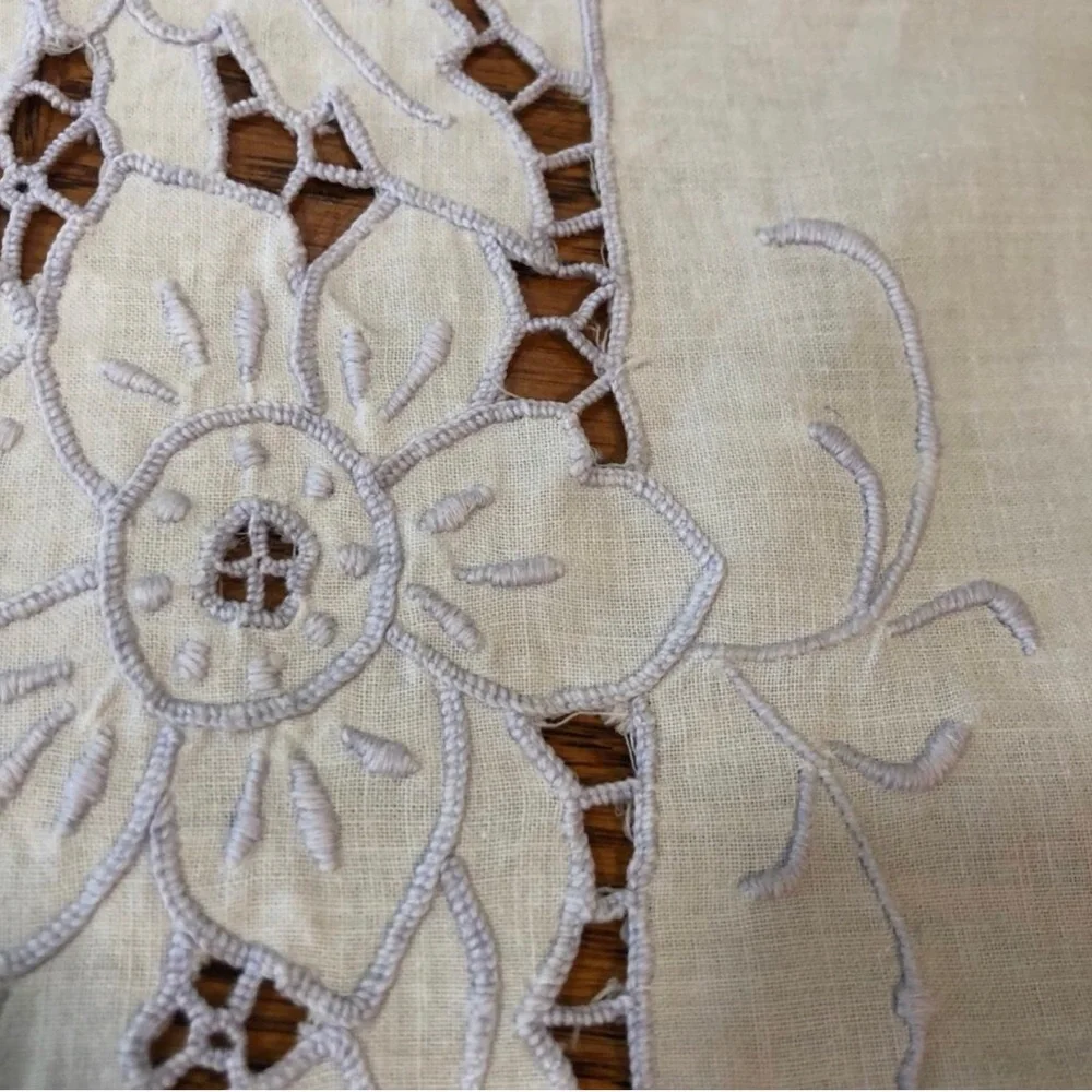 Flower Round Tablecloth Purple Embroidered Table Cloth Home Kitchen Table Decora - Picture 7 of 11